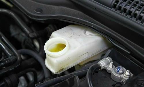 汽车刹车油与转向油能不能通用